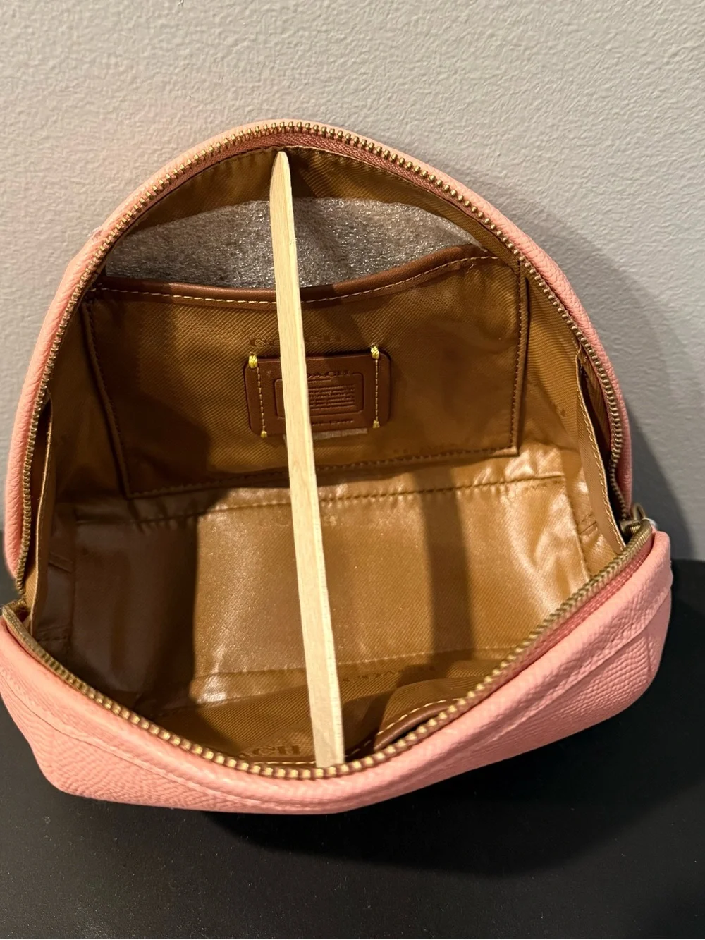 🎀 Coach Julienne Cosmetic Case 17 in Brass/Candy Pink.
